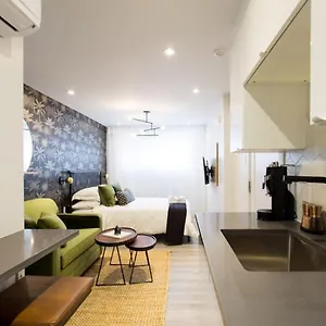 Apartment Palms Little Italy With Full Bathroom By Denstays, Montreal